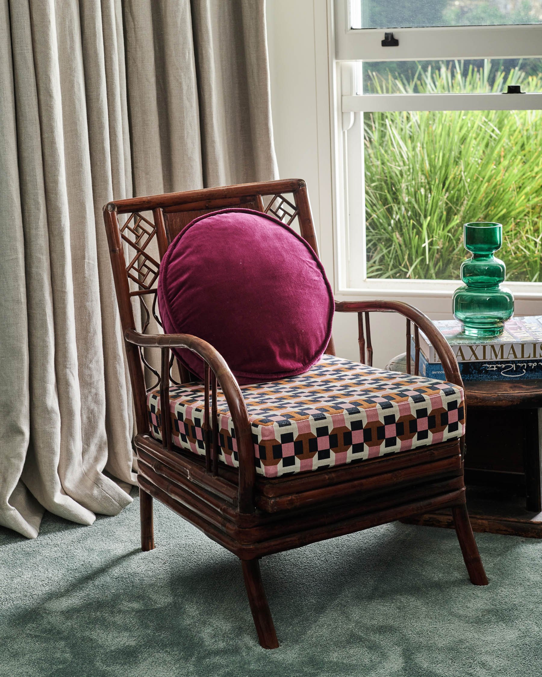 Anemone Velvet Pea Cushion - Image 3