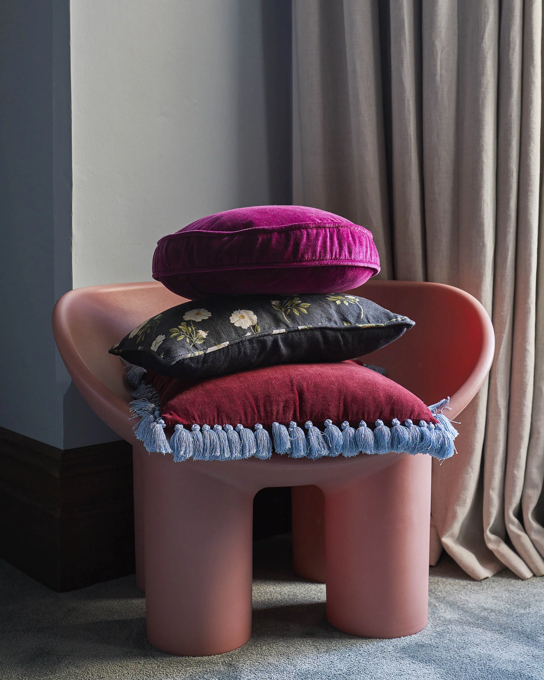 Anemone Velvet Pea Cushion - Image 6