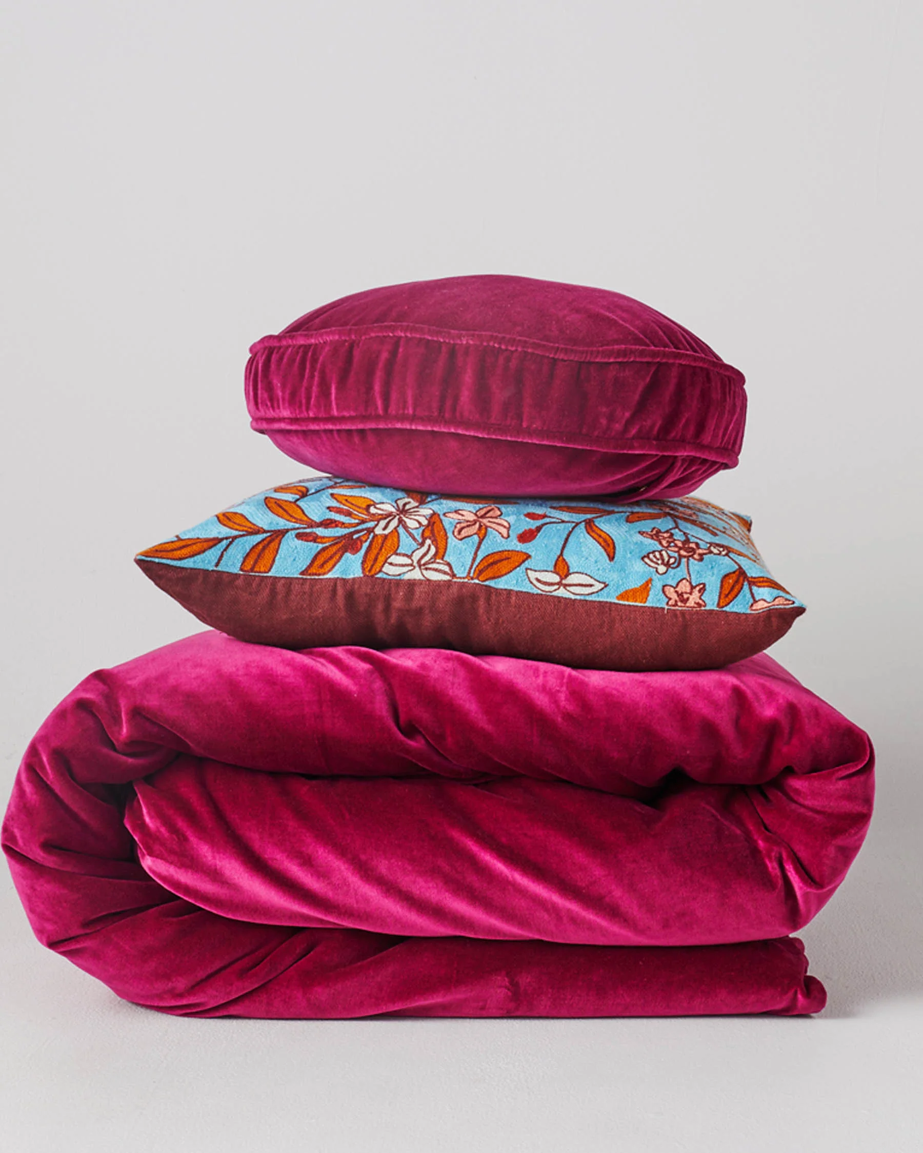 Anemone Velvet Pea Cushion - Image 8
