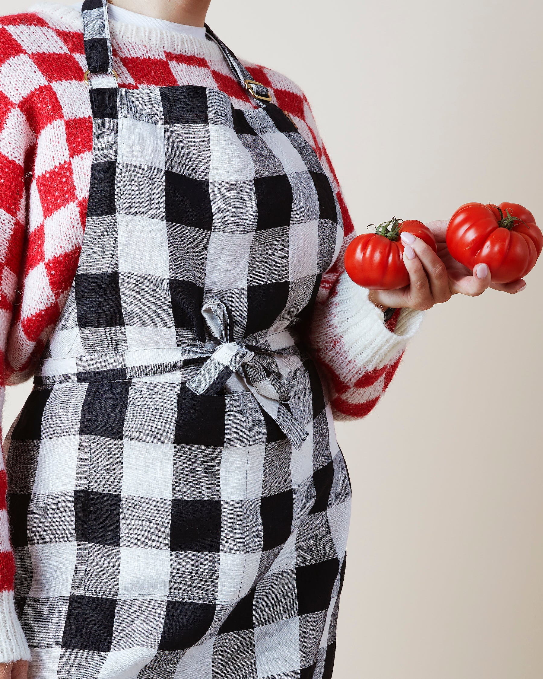 Black & White Gingham Linen Apron - Image 3
