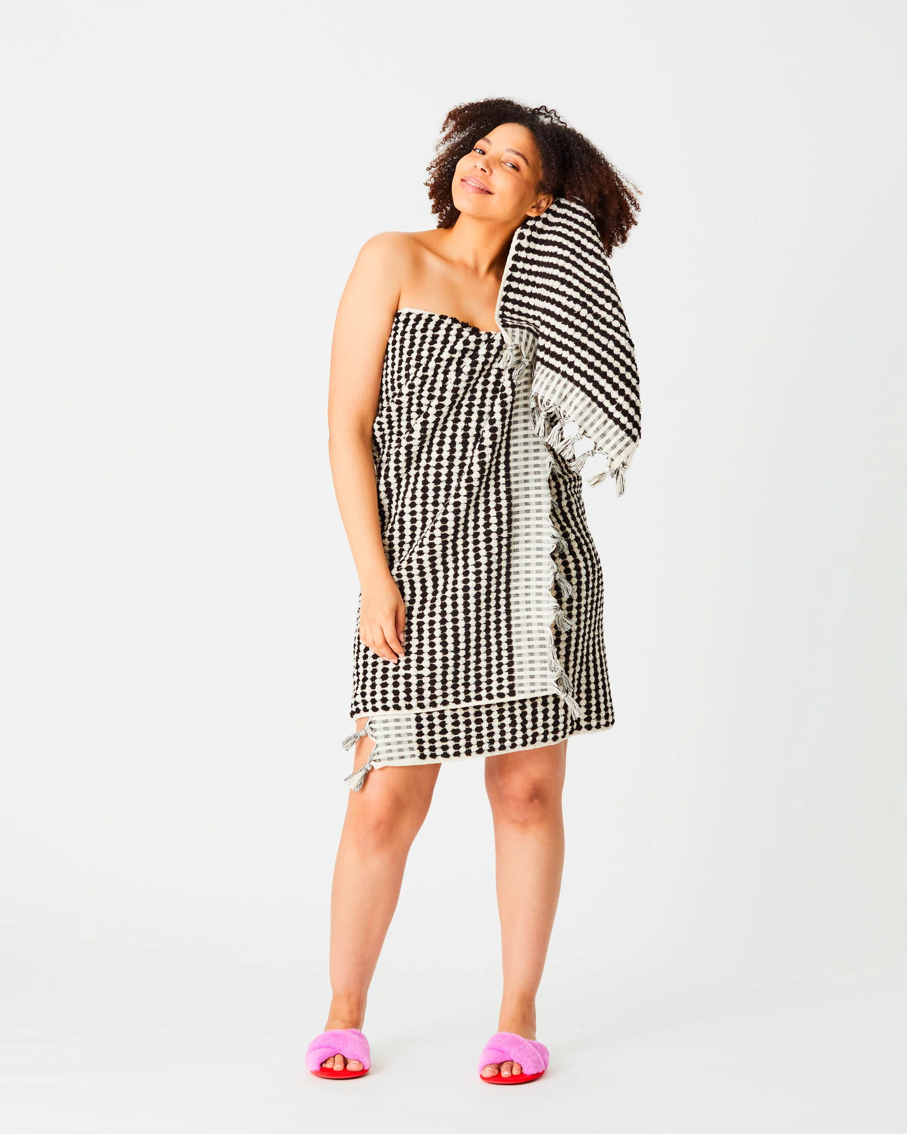 Black & White Pebbles Turkish Bath Towel - Image 3