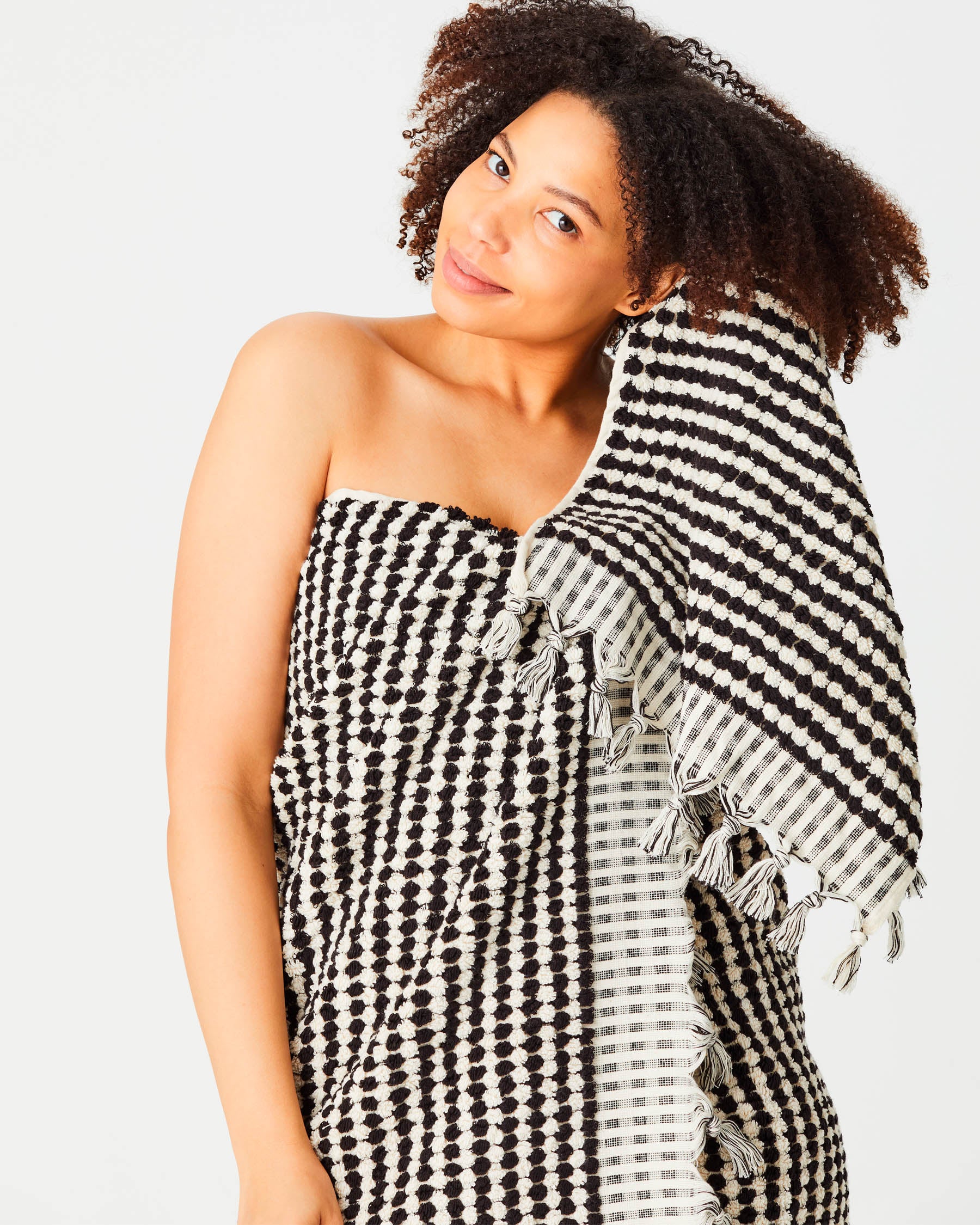 Black & White Pebbles Turkish Hand Towel - Image 6