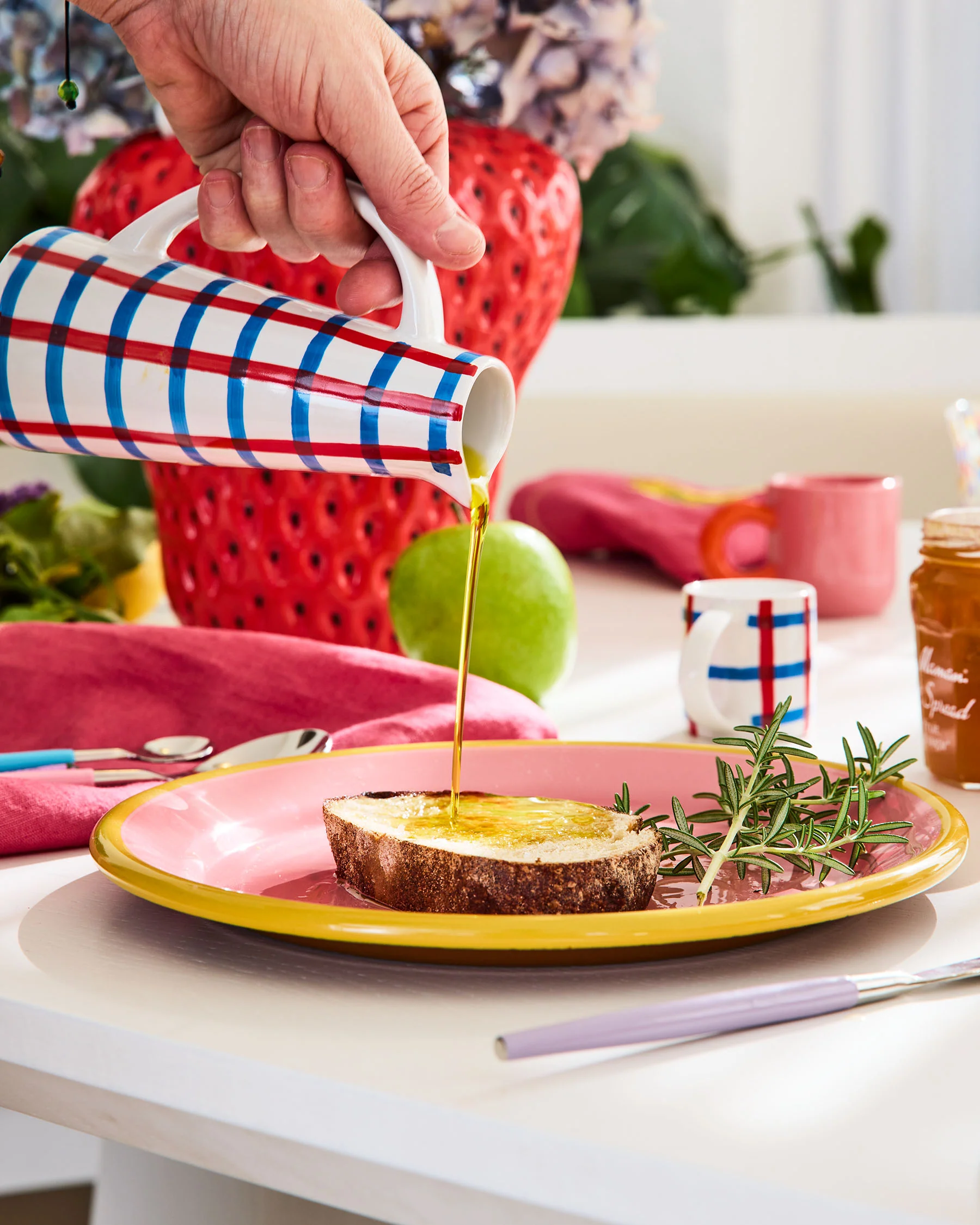 Bon Appetit Tartan Oil and Vinegar Set - Image 3