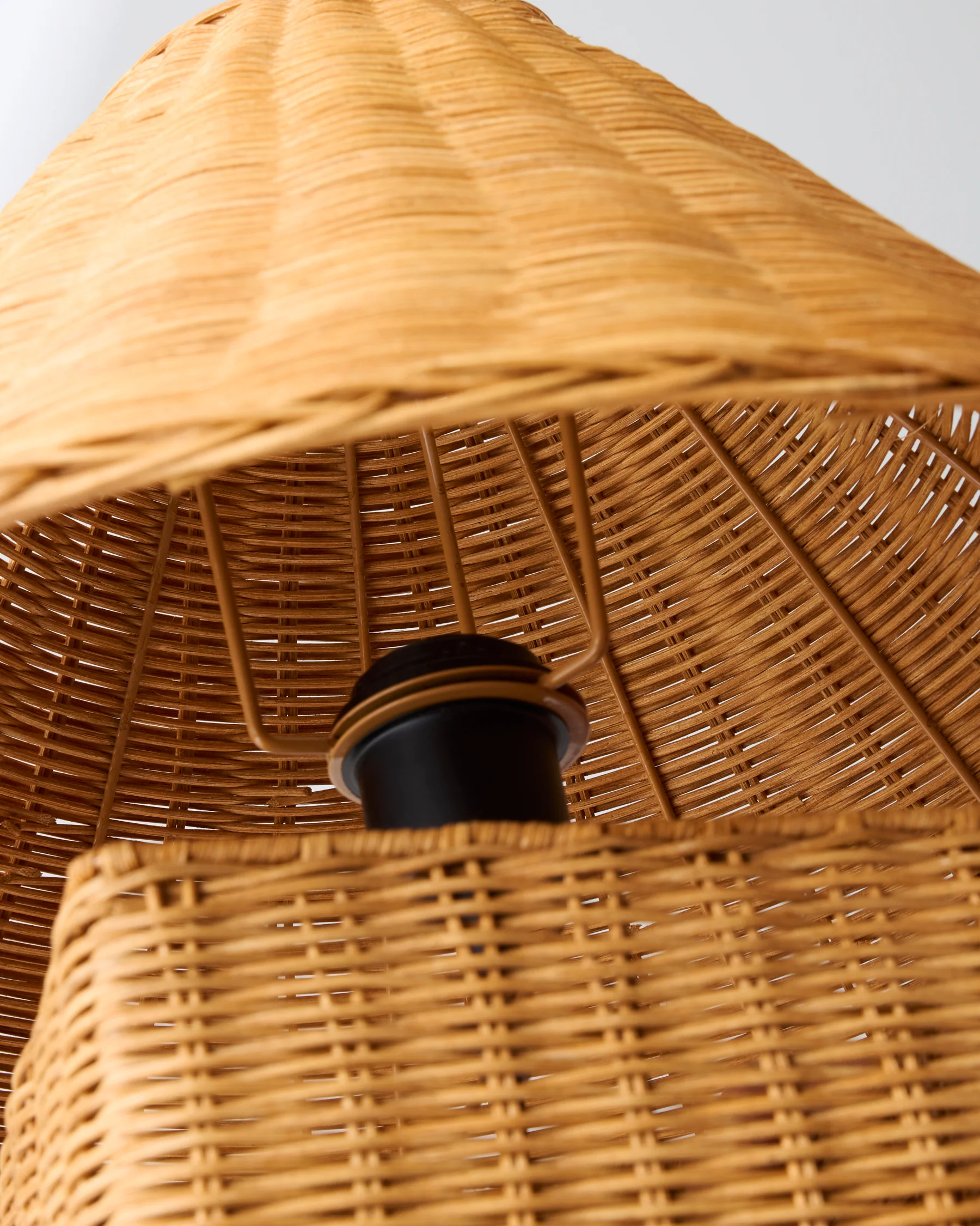 Colombo Rattan Lamp - Image 7