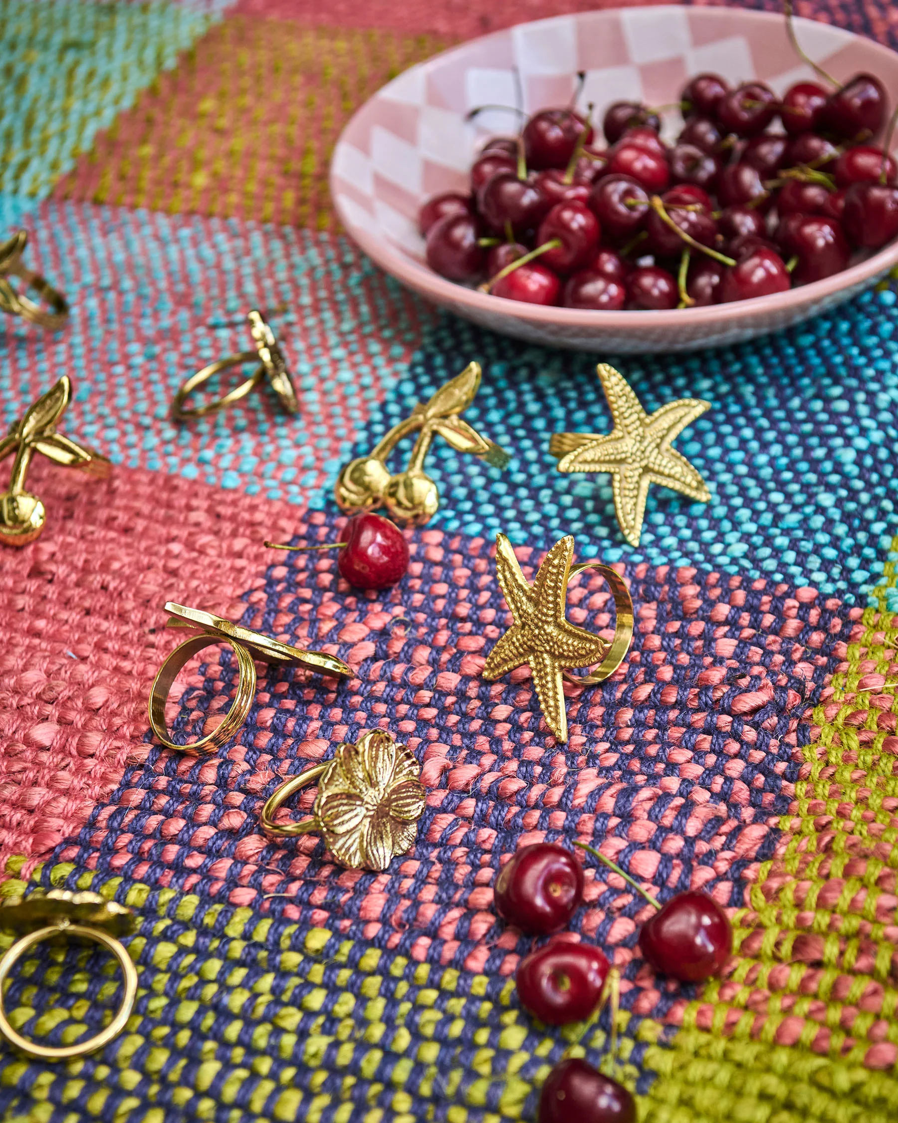 Daisy Brass Napkin Rings - Image 3