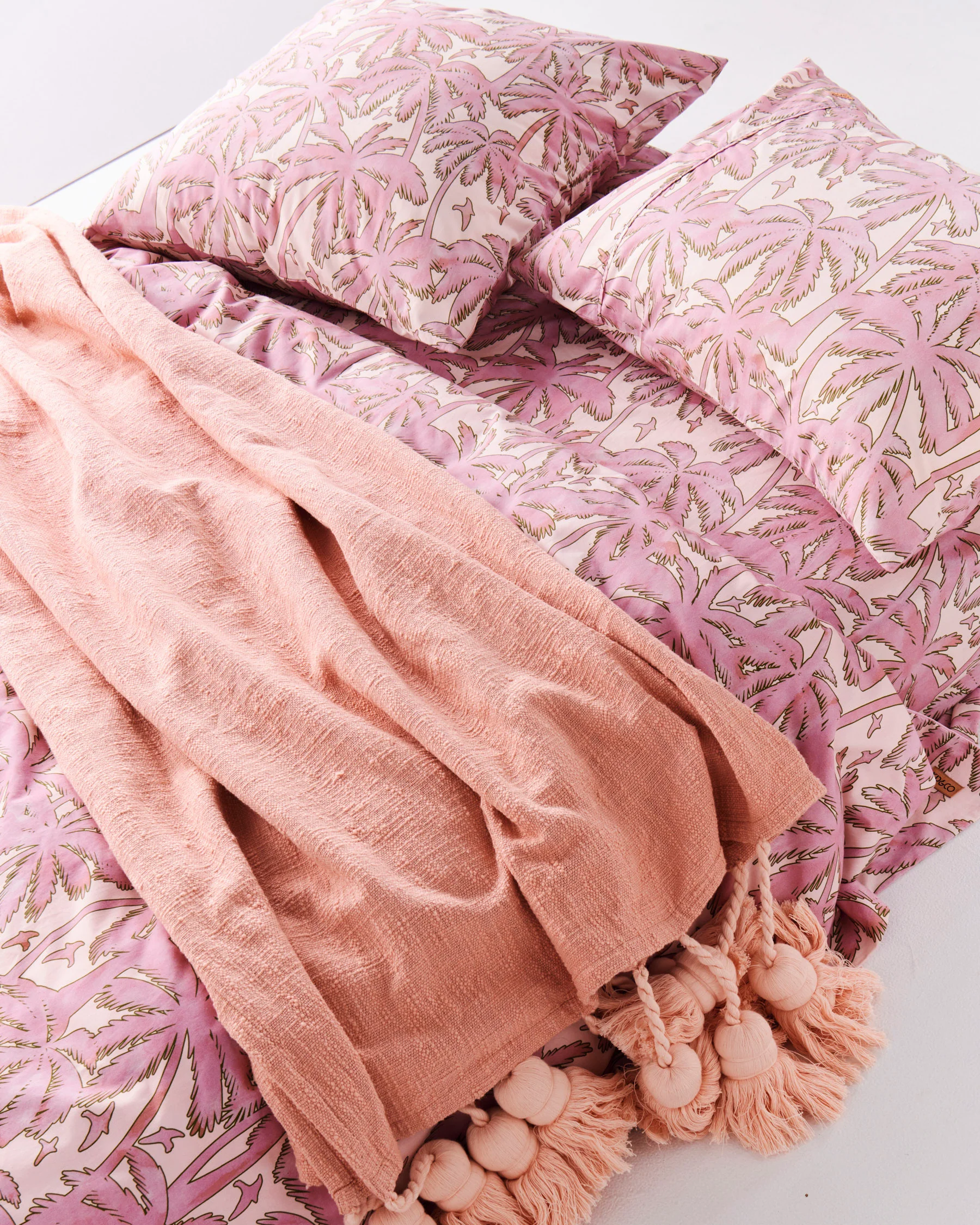 Dusty Pink Tassel Throw - Image 4