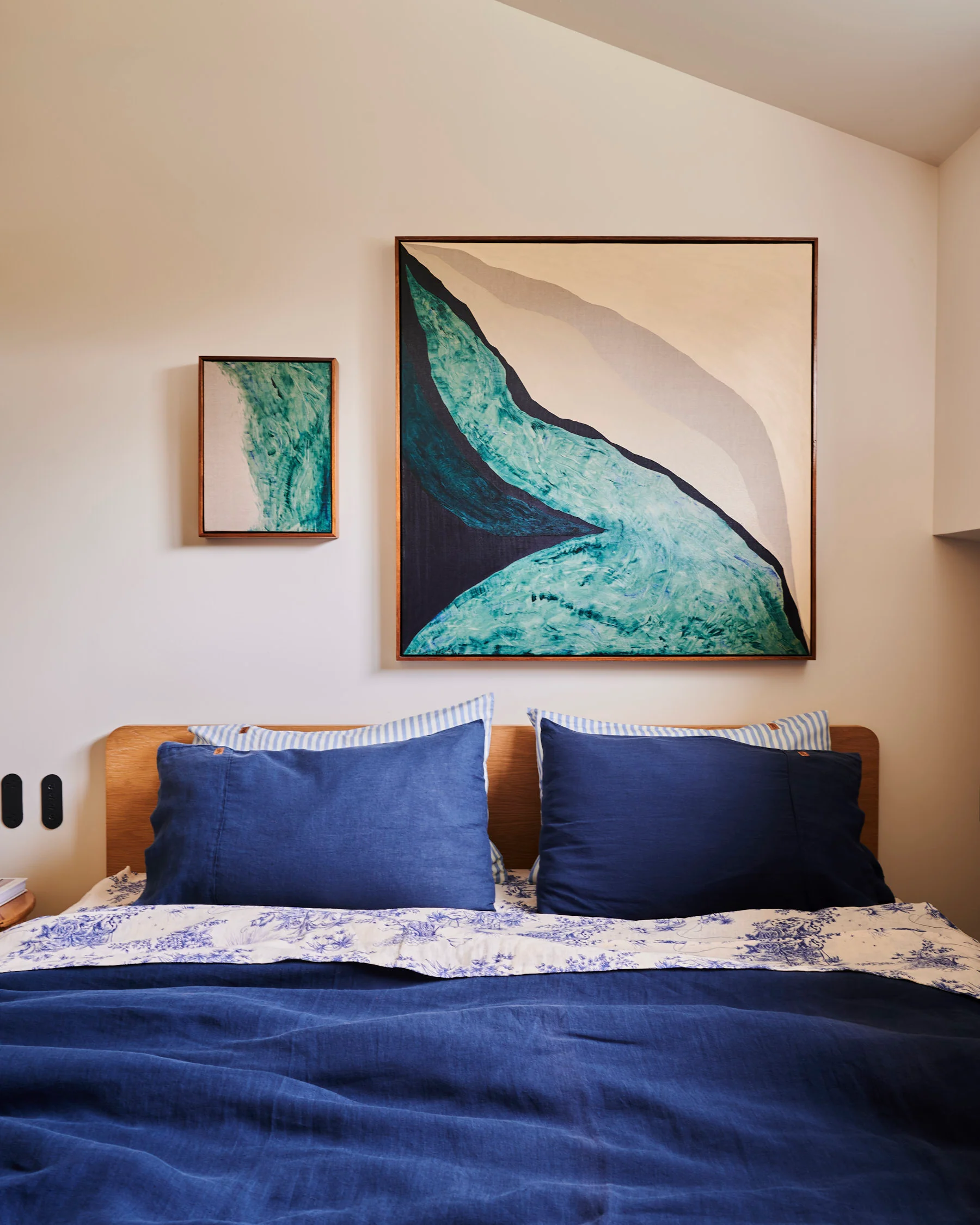 Indigo Linen Pillowcases - Image 2