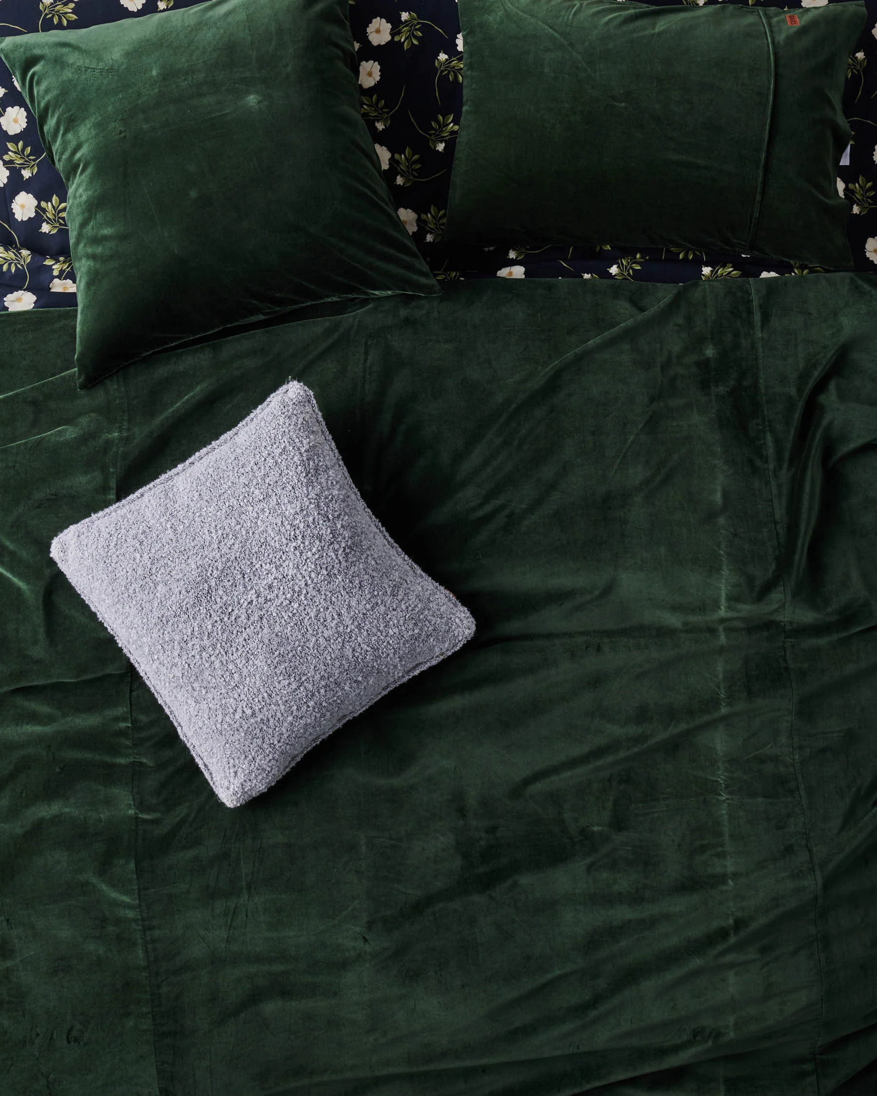 Kombu Green Velvet European Pillowcases - Image 5