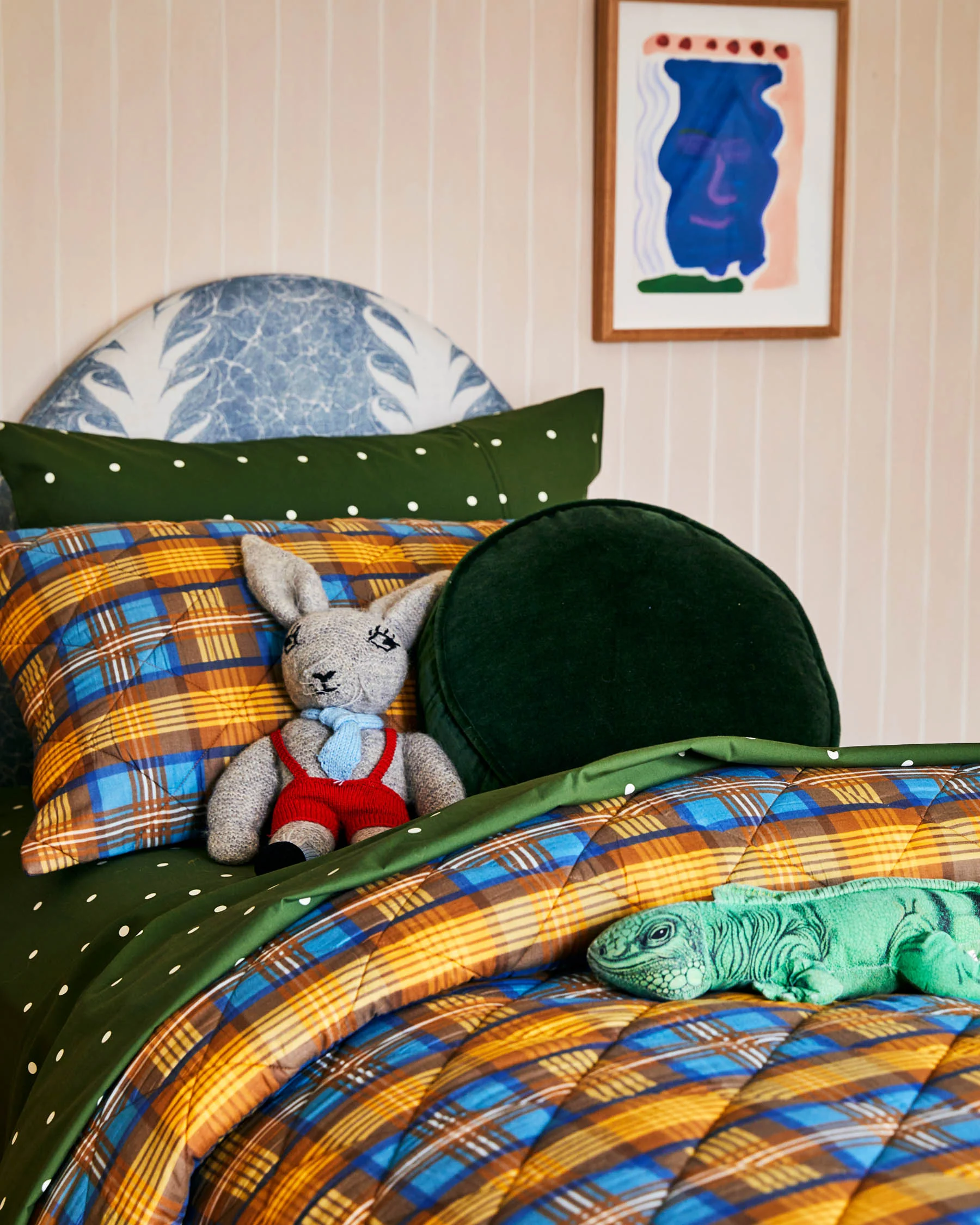 Kombu Green Velvet Pea Cushion - Image 8