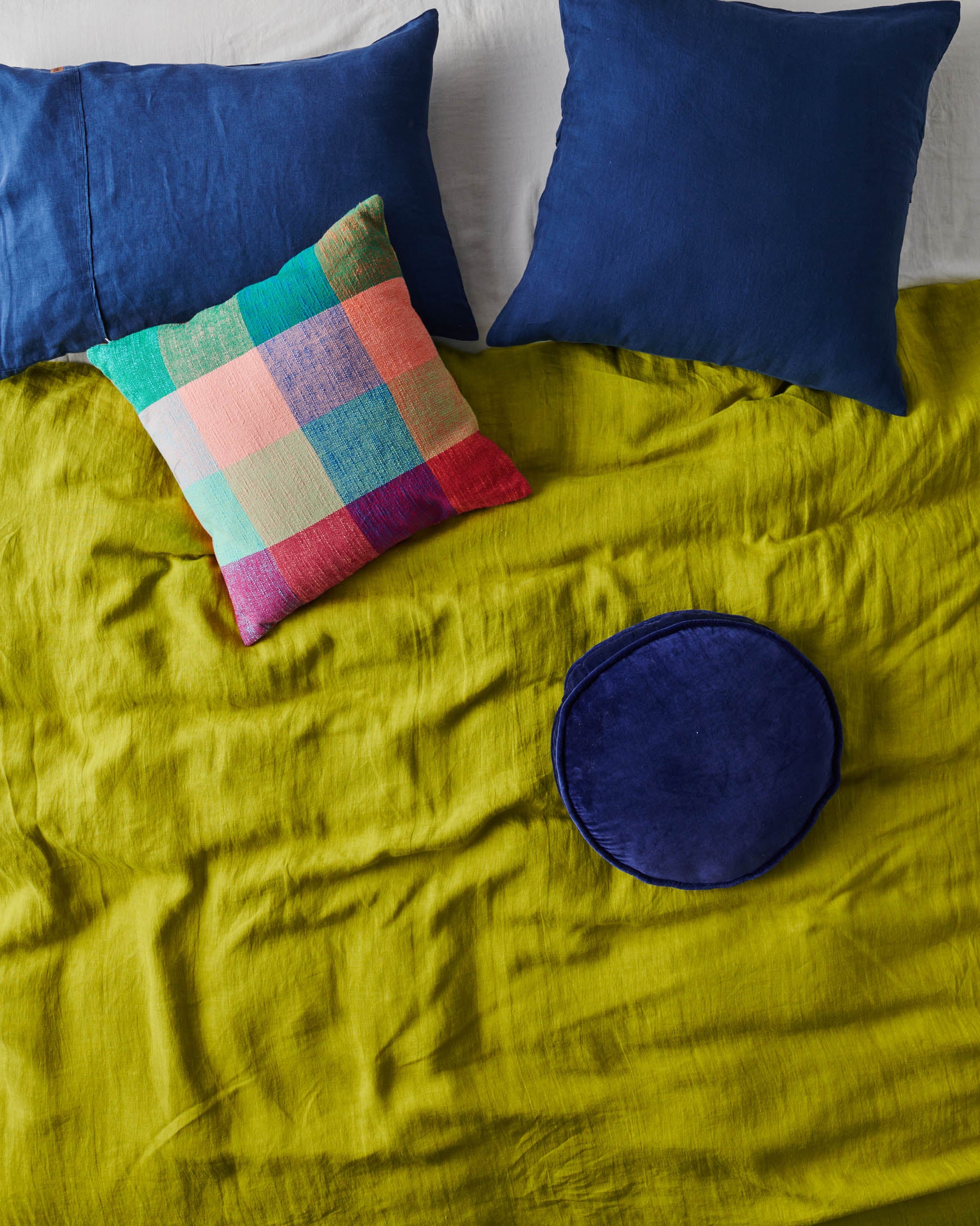 Navy Velvet Pea Cushion - Image 2