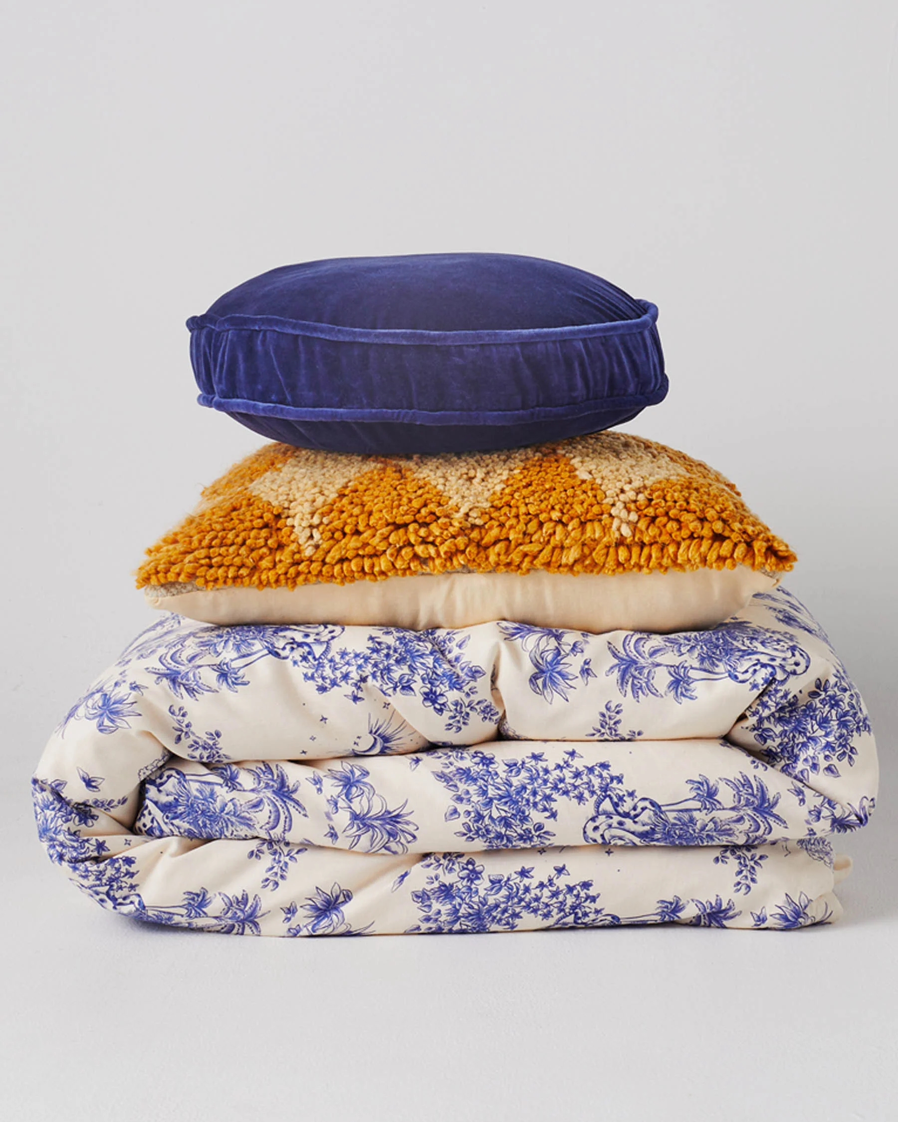 Navy Velvet Pea Cushion - Image 6