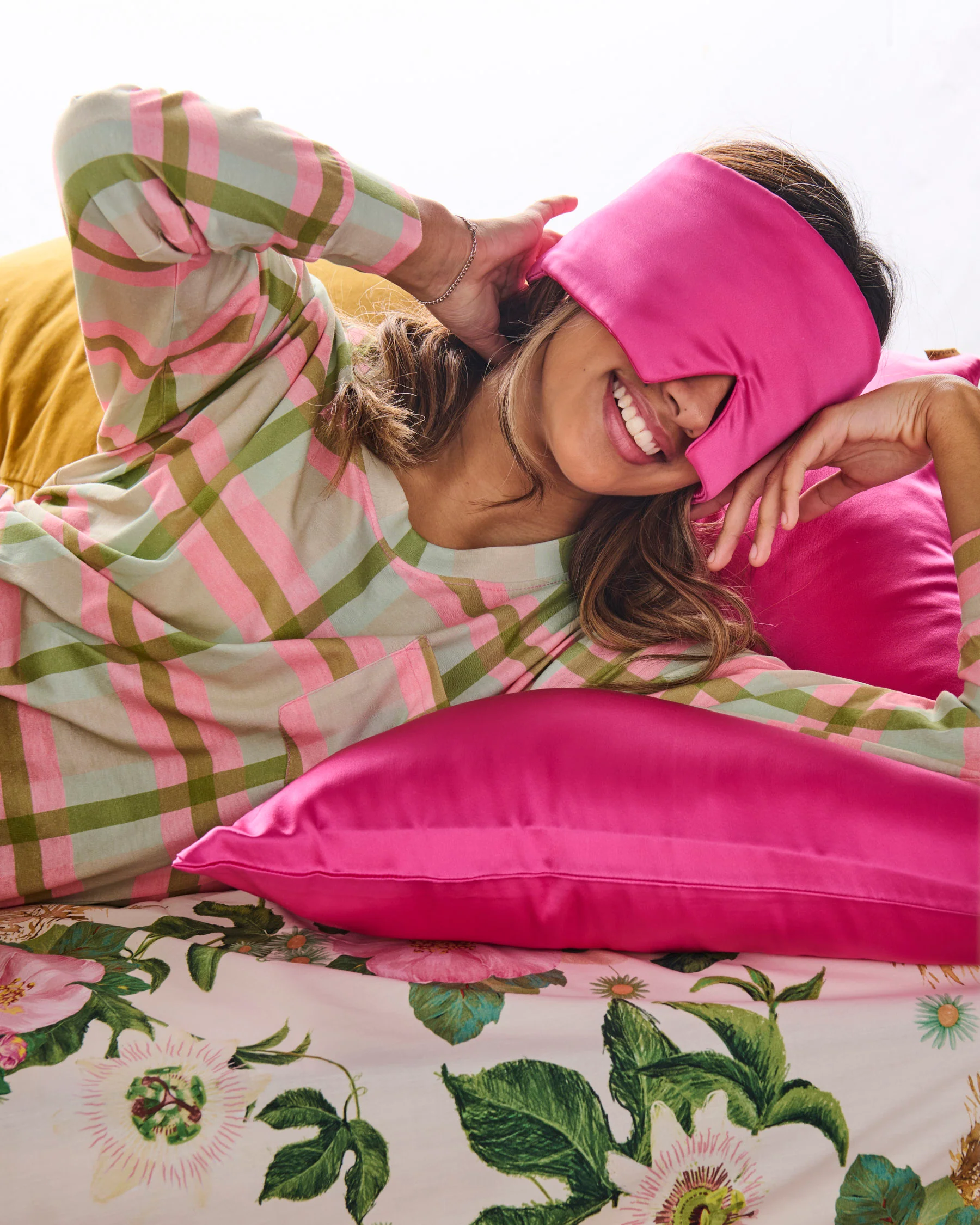 Perfect Pink Block Out Silk Eye Mask - Image 5
