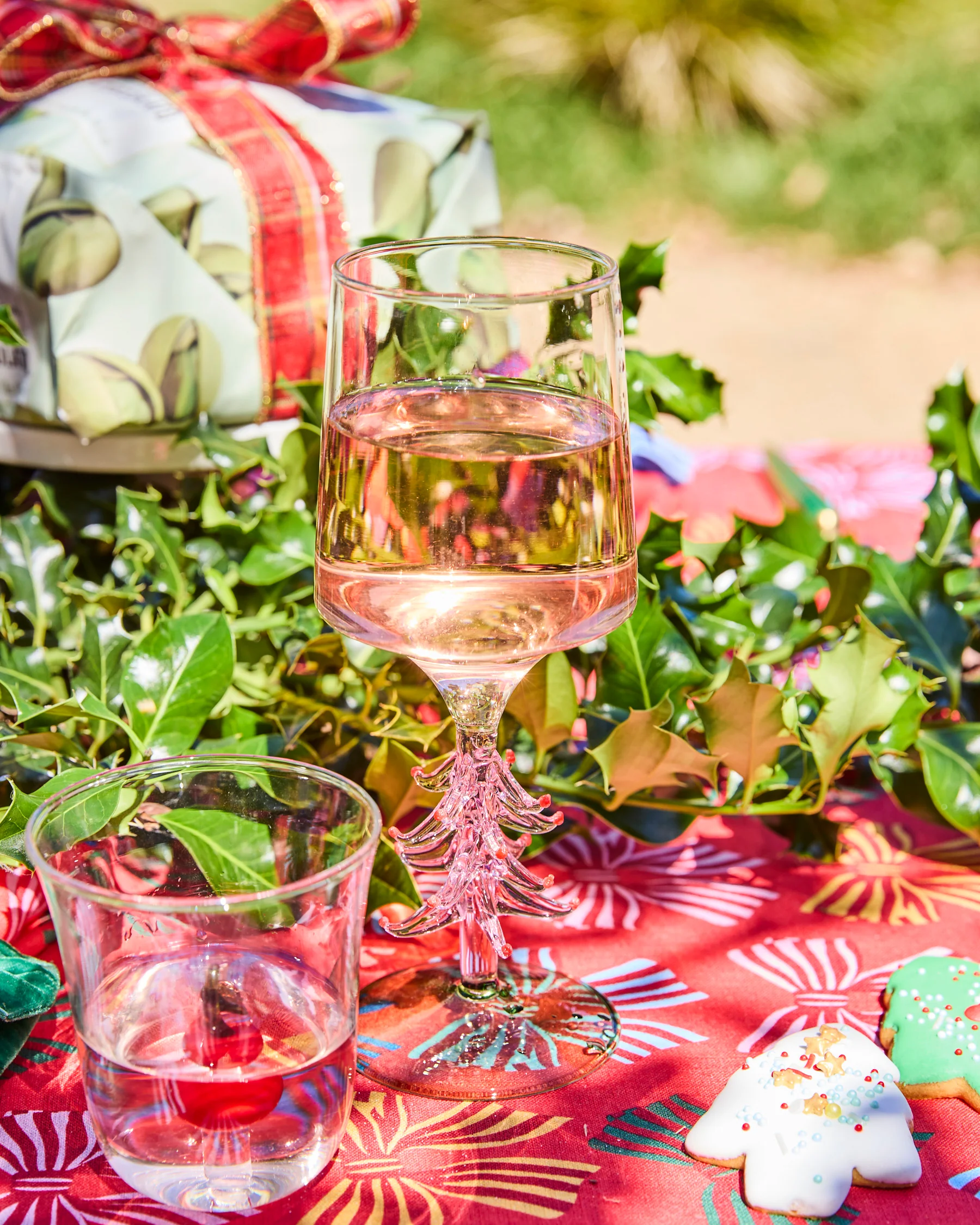 Tickled Pink Christmas Wine Glass 2P Set - Image 5